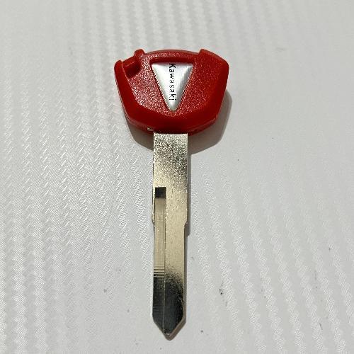 Llave Plástico KAWASAKI Roja Izquierda (Inserto 617)
