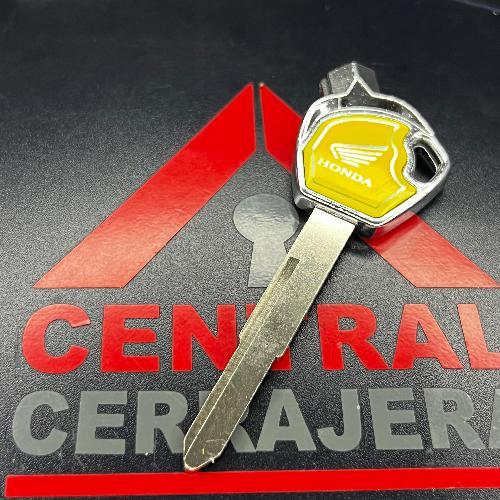 LLAVE METAL PLASTICO MOTO HONDA AMARILLA IMAN (INSERTO 384)