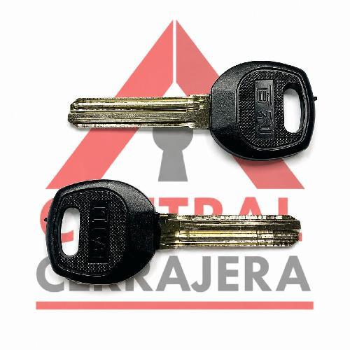 LLAVE PLASTICA FORJA PUNTOS CHAPA CHINA 35MM.L 8.7MM.A 2.2MM.G (CAJA J06)